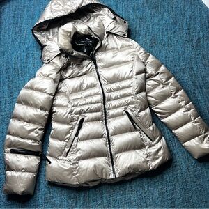 Andrew Marc 650 Down Fill Packable Soft Metallic Silver Puffer Jacket